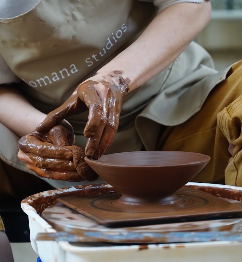 Beginner pottery wheel throwing class in Irvine